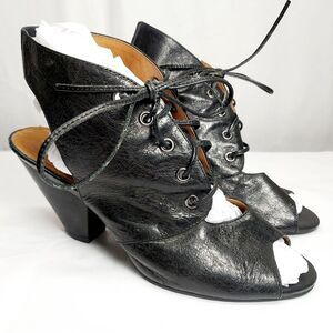 * Crown size 8 cone shaped heel toe cutout laces up high heel womens size 8